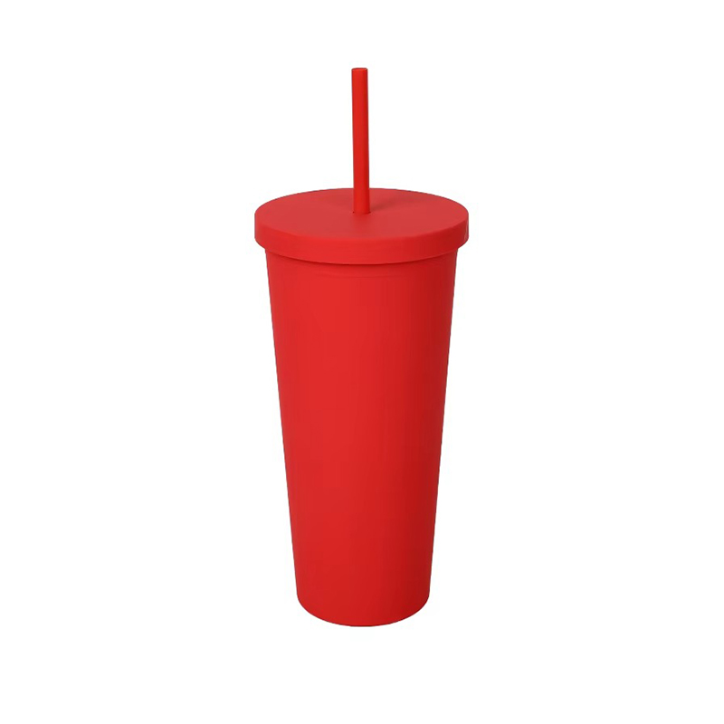 710 ml de vaso de plástico de color múltiple aislado