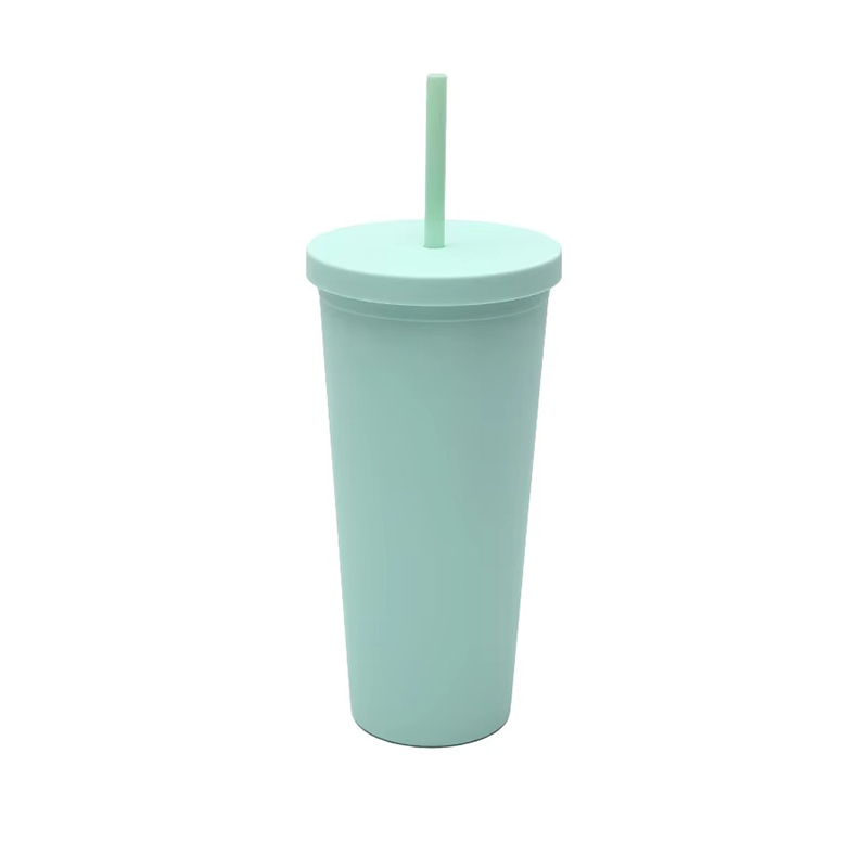710 ml de vaso de plástico de color múltiple aislado 710 ml de vaso de plástico de color múltiple aislado
