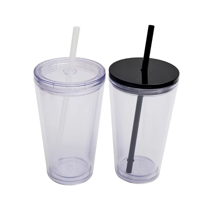 Pequeño vaso de plástico duradero liviano