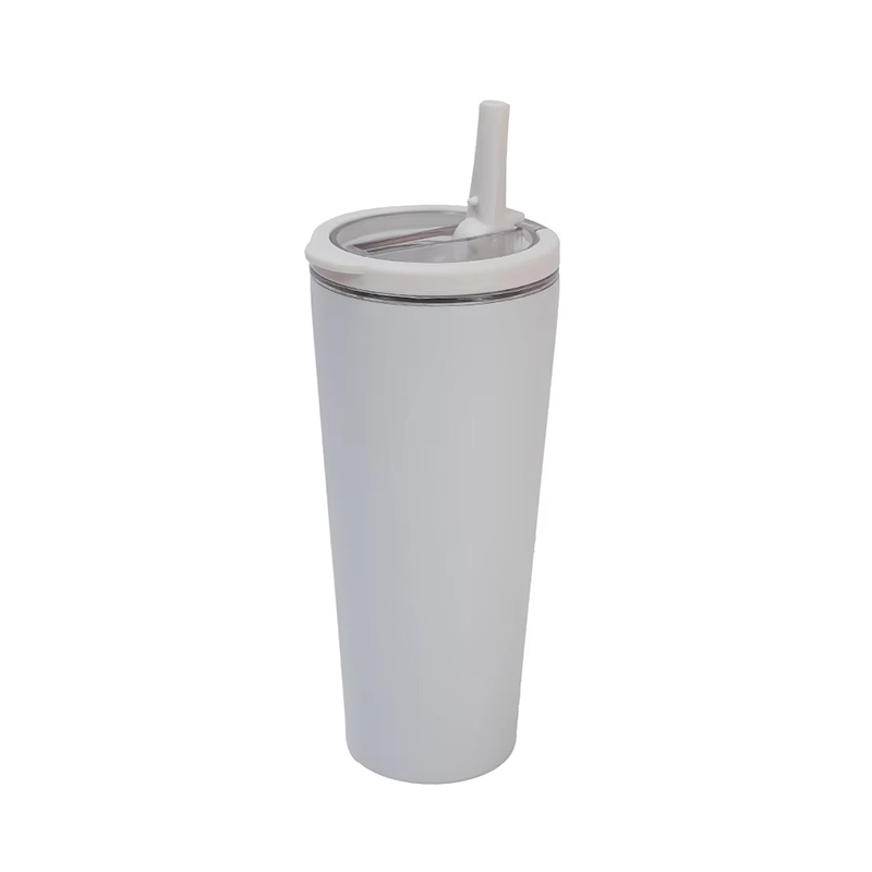 Manejar una taza de café de acero inoxidable de aislamiento con paja