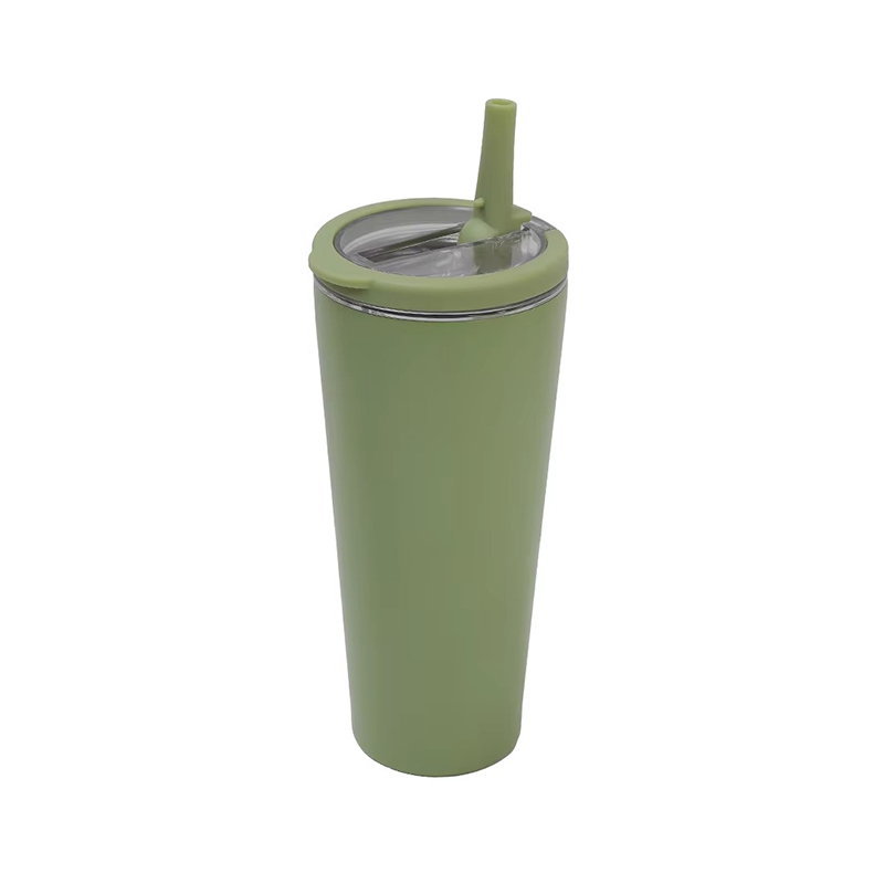 Manejar una taza de café de acero inoxidable de aislamiento con paja