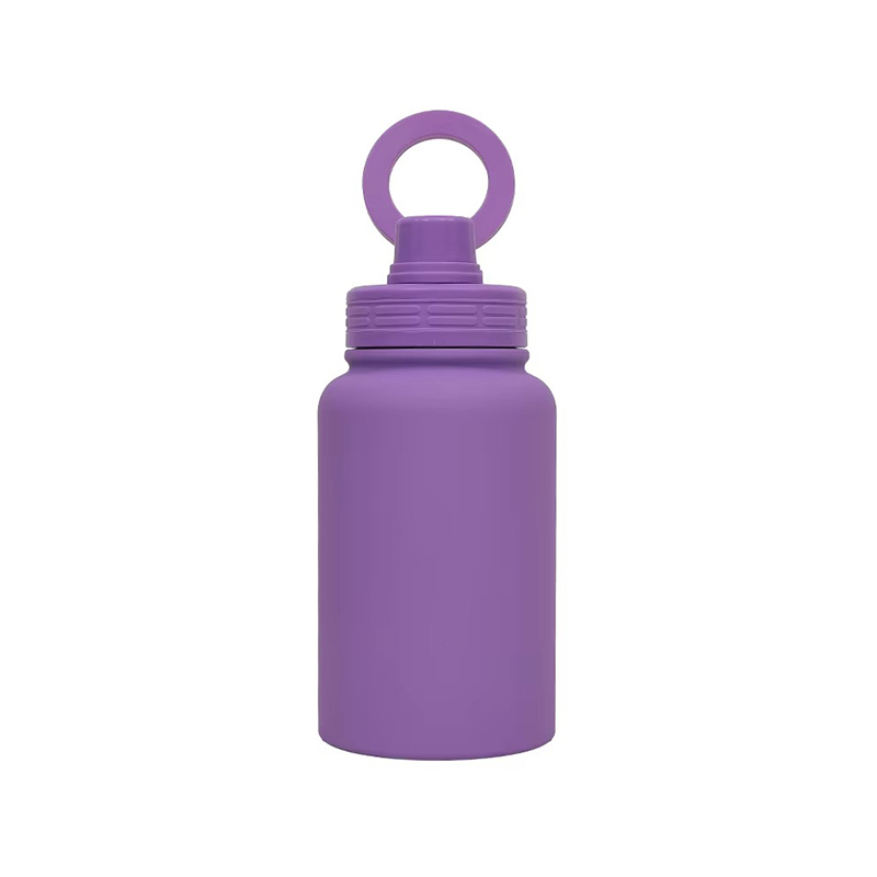 Innovaciones en botellas de bebidas aisladas