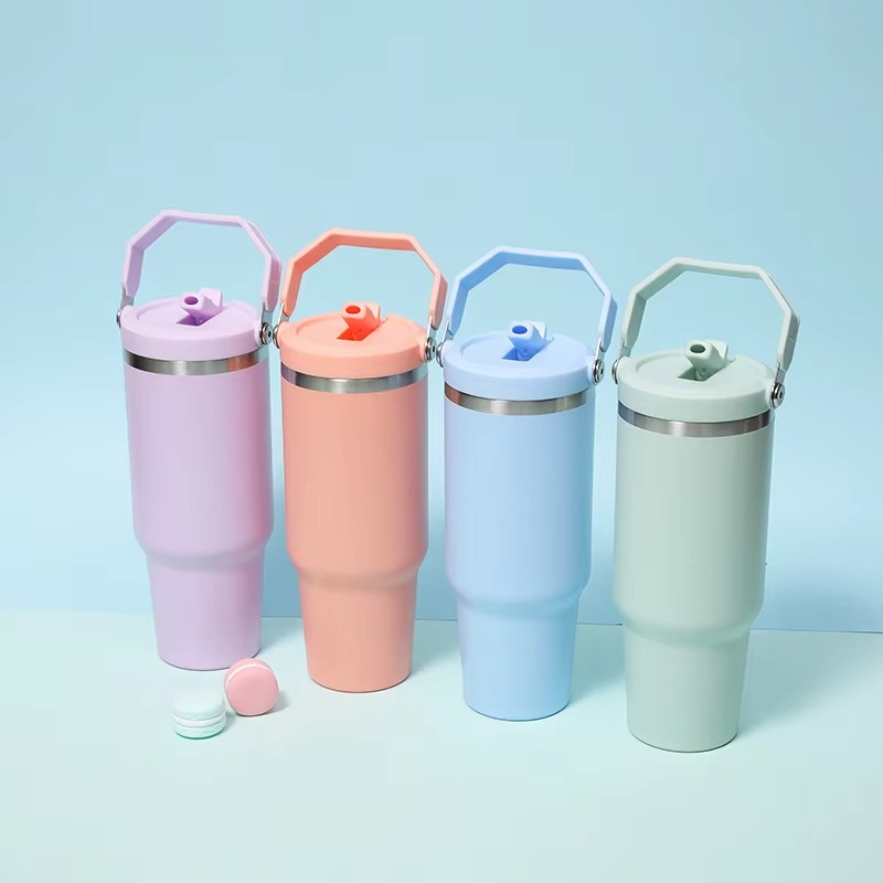 Tumbler de paja de flip a prueba de fugas con una boquilla extraíble