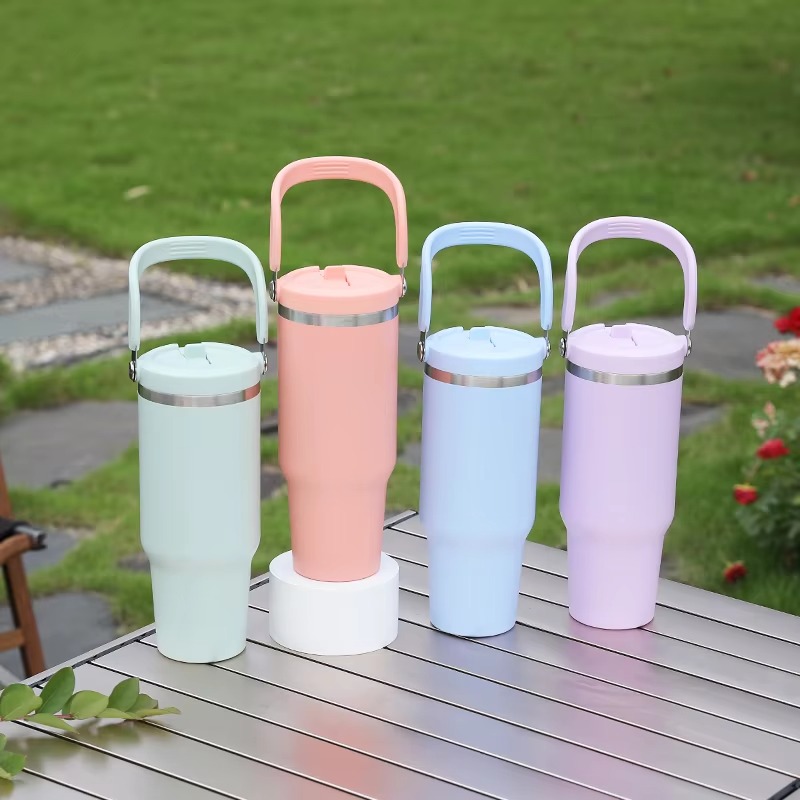 Tumbler de paja de flip a prueba de fugas con una boquilla extraíble