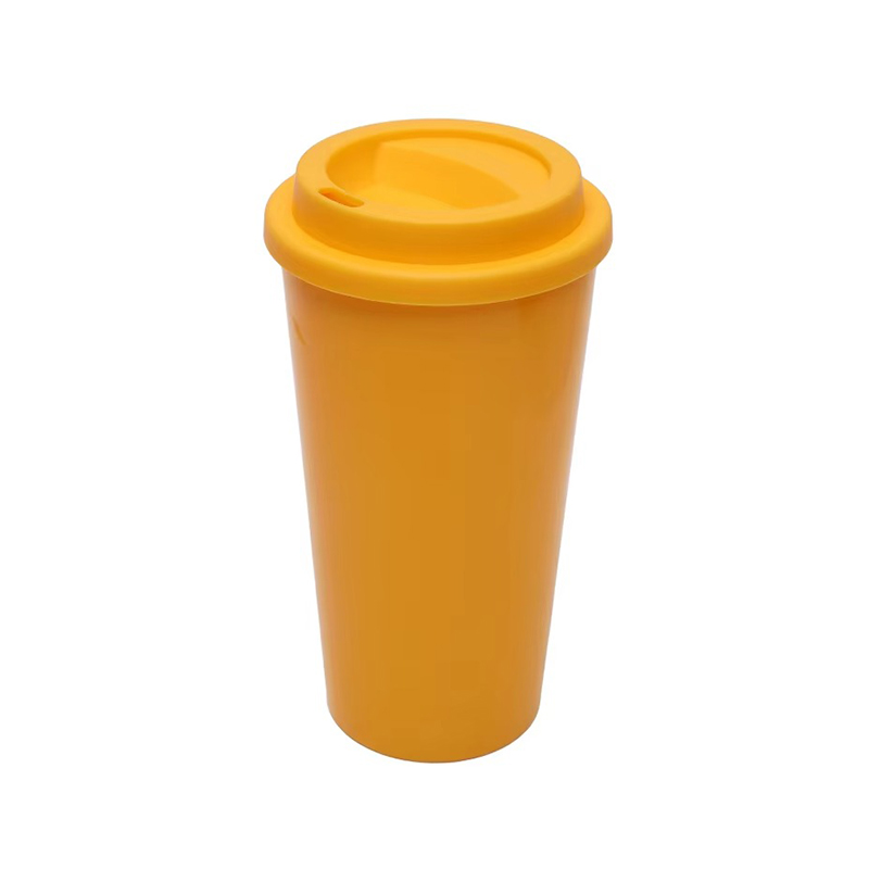 El vaso de plástico se mantiene fuerte en el mercado de bebidas